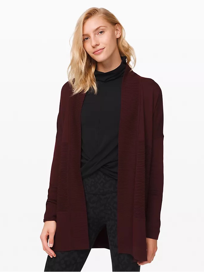 Lululemon Sit In Lotus Wrap - Colour Garnet. Size 6